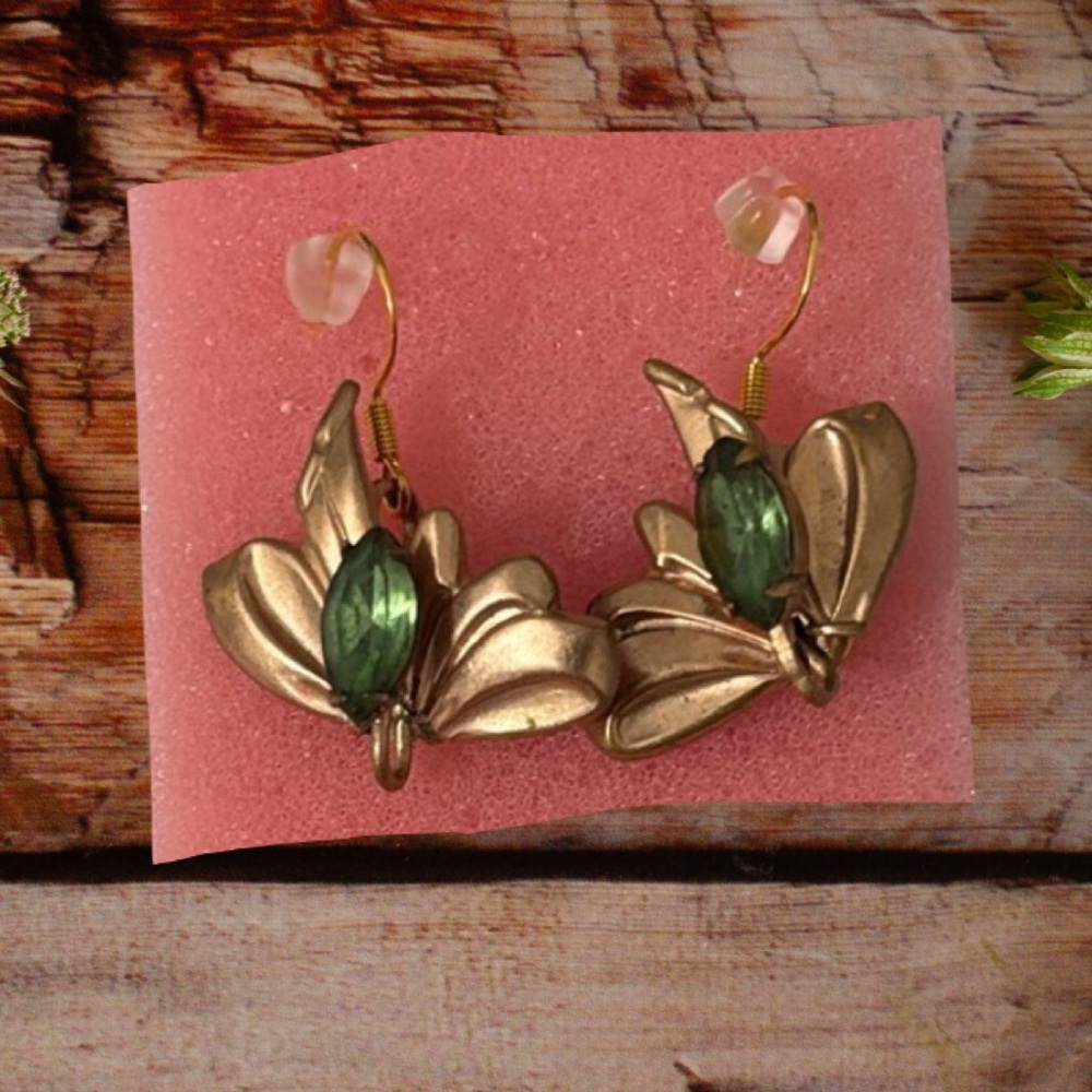 Elegant Gold and Green  Earrings